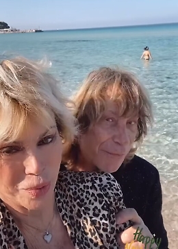 Carmen Russo ed Enzo Paolo Turchi in Sicilia: «Fantastico il mare di Mondello»
