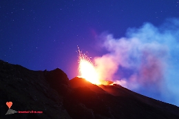 Stromboli, nuova colata lavica: e in mattinata anche una scossa di terremoto in mare
