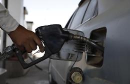 Gasolio a 2,469 euro a Catania, &ldquo;cartello&rdquo; (e prezzi record) dei benzinai a Palermo: chi ci guadagna davvero?