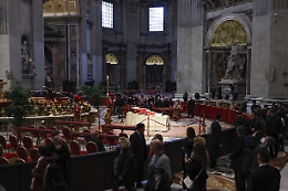 Ratzinger: oggi 70mila fedeli, oltre 135 mila in due giorni