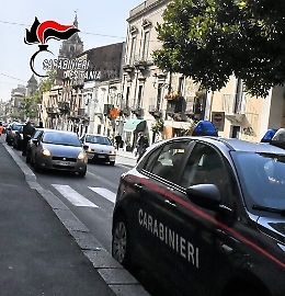 Ladra di profumi arrestata dopo furto in un grande magazzino