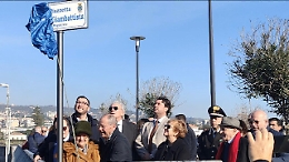 Scoperta la targa che intitola piazzetta Ognina al magistrato Scidà