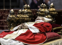 Ratzinger: 24 mila fedeli in Basilica da questa mattina