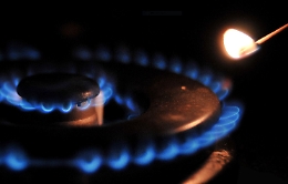 Prezzi di gas e petrolio in caduta libera. E le bollette? Ecco cosa ci aspetta nel prossimo semestre