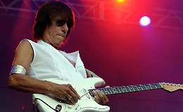 Morto Jeff Beck: il grande chitarrista rock stroncato da una meningite batterica