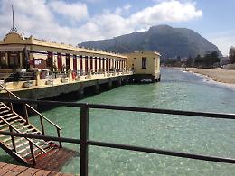 Mondello (Pa): il borgo marinaro a due passi dal centro