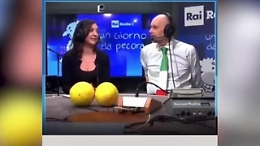 La sottosegretaria Montaruli non sa quanto fa '7x8', svia la domanda e dice: «Andiamo avanti»