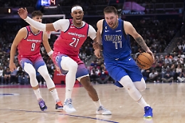 Basket, Nba: Doncic travolgente e anche LeBron si arrende
