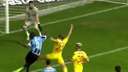 Il supergol di Mario Balotelli candidato al premio Puskas: una serie di finte e poi una rabona che inganna il portiere