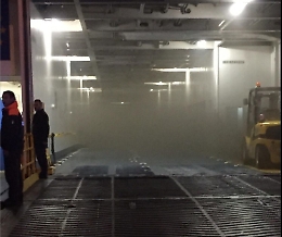 Motrice in fiamme nella stiva del traghetto GNV Palermo Napoli, paura a bordo