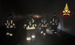 Brucia ancora il traghetto GNV nel porto di Palermo: i vigili del fuoco pronti a entrare nel ventre infuocato della nave