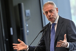 Tlc: Urso, lavoriamo con Mef per taglio Iva a imprese