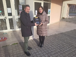 Comitini, il sindaco acquista e dona alle scuole due defibrillatori