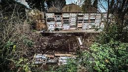 Crolla un'ala del cimitero nel Beneventano, tombe e bare finiscono in un torrente