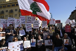 Libano: esplosione porto, in centinaia manifestano a Beirut