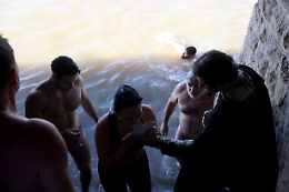 Serbia: si ripete il bagno nei fiumi per Epifania ortodossa