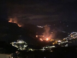 Incendio tra Taormina e Castelmola, a rischio alcune case rurali: quasi sicuramente &egrave; doloso