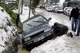 Algeria: forti nevicate, strade e scuole chiuse al nord