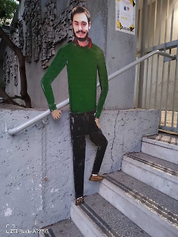 Regeni: profilo di Giulio in cartone da studenti sua scuola