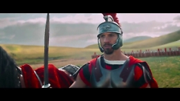 Ibrahimovic nel nuovo film di &laquo;Asterix e Obelix&raquo;: fa uno scatto e si infortuna