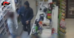 Tre rapine in tre settimane nel Catanese: bandito "incastrato" dai video