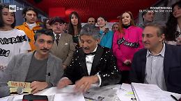 L'ironia di Fiorello sui fuochi di S. Agata: "Zelensky lascia stare i carri armati, avrai la vittoria in pugno»