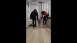 Per Carnevale bimbo vestito come Matteo Messina Denaro: il video shock