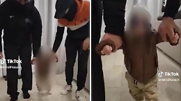 Bambino vestito dai genitori come Matteo Messina Denaro: la denuncia di Emilio Borrelli