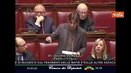 Caso Cospito, Donzelli (FdI): «La sinistra sta con lo Stato o con terroristi?». E in Aula scoppia il caos