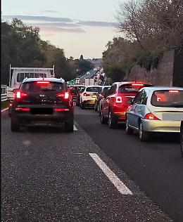 Traffico "imbottigliato" sulla A18 tra Giarre e S. Gregorio: giorni di "passione" per automobilisti