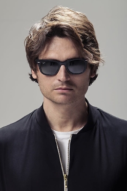 Angelo Duro sarà ospite a Sanremo: cosa aspettarsi dal provocatorio comico palermitano