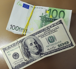 ++ Cambi: euro torna sopra 1,1, dollari, ai massimi da 9 mesi ++