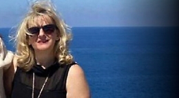 Prima l'ha stordita coi farmaci e poi l'ha strozzata: così la figlia 17enne ha ucciso la madre la sera del Primo dell'anno