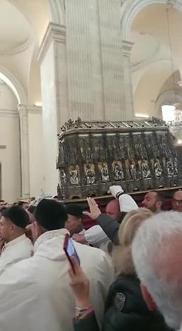 S. Agata, il rientro in cattedrale dello scrigno con le reliquie