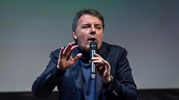 Renzi cita Shakira: «Il Pd? Da me e Calenda a Speranza: hanno scambiato una Ferrari con una Twingo»
