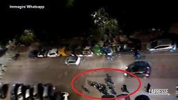 Tifosi romanisti aggrediti dopo la partita con l'Empoli: in azione ultrà della Stella Rossa di Belgrado