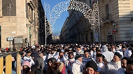 S. Agata, la città animata ancora dalla festa tra turisti in partenza e devoti in giro