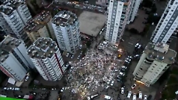 Il palazzo sbriciolato di Adana, in Turchia: le immagini catturate dal drone dopo il terremoto