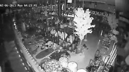La scossa in Turchia, ripresa da una telecamera di sicurezza