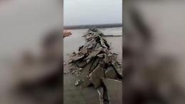 La pista dell'aeroporto di Hatay distrutta dal sisma in Turchia: le immagini