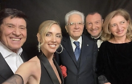 Sanremo, Chiara Ferragni posta su Instagram il selfie con Mattarella
