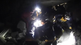 Siria, estratti vivi dalla macerie ad Al Dana