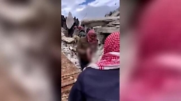 La neonata salvata sotto le macerie