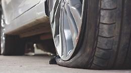 Canicattì: squarciate le gomme dell'auto di un 50enne accusato di disturbare delle donne