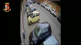 Sparatoria Siracusa, ecco il momento in cui la vittima viene colpita sul marciapiede: video