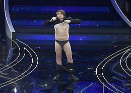 Fedez attacca la destra, Angelo Duro resta in mutande