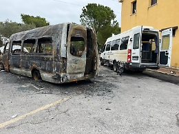 Gela, incendiato il furgone di una associazione che assiste i disabili