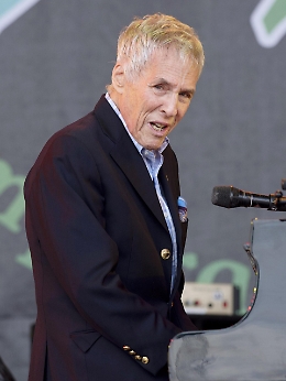 Addio a Burt Bacharach, popolare compositore premio Oscar