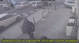 Rapine, armi e “cavie” da vaccinare per falsi green pass ai “no vax”: 17 indagati a Catania