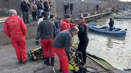 Maltempo, al porto di Catania il recupero delle barche danneggiate